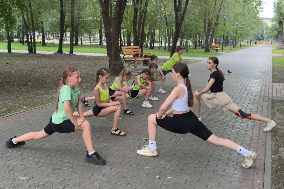 В Кургане продолжается ежегодный масштабный физкультурно-спортивный проект «СпортЛето», направленный на популяризацию здорового образа жизни и привлечение взрослых и детей к регулярным занятиям физической культурой В Кургане продолжается ежегодный масштабный физкультурно-спортивный проект «СпортЛето», направленный на популяризацию здорового образа жизни и привлечение взрослых и детей к регулярным занятиям физической культурой