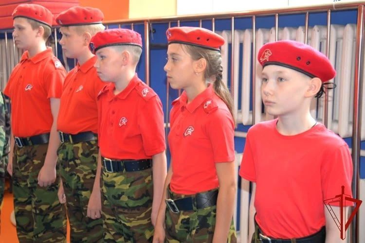 В Кургане на базе школы №11 прошла военно-спортивная игра для юнармейцев и кадетов «Огни дружбы» В Кургане на базе школы №11 прошла военно-спортивная игра для юнармейцев и кадетов «Огни дружбы»