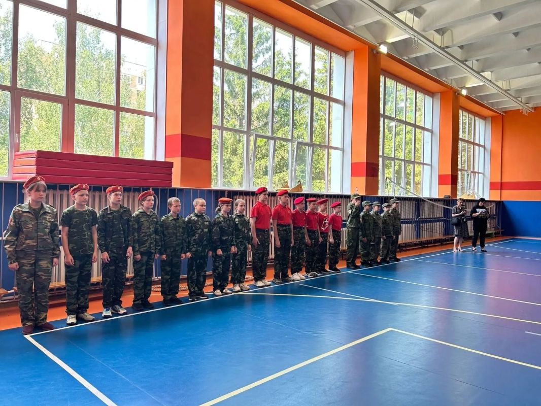 В Кургане на базе школы №11 прошла военно-спортивная игра для юнармейцев и кадетов «Огни дружбы» В Кургане на базе школы №11 прошла военно-спортивная игра для юнармейцев и кадетов «Огни дружбы»