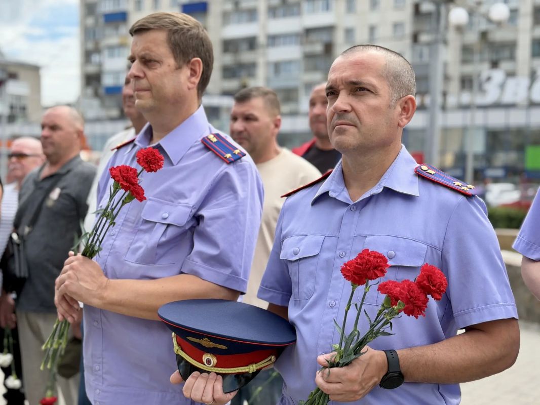 Сотрудники следственного управления и ветераны следствия приняли участие в мероприятии, посвященном Дню ветеранов боевых действий Сотрудники следственного управления и ветераны следствия приняли участие в мероприятии, посвященном Дню ветеранов боевых действий