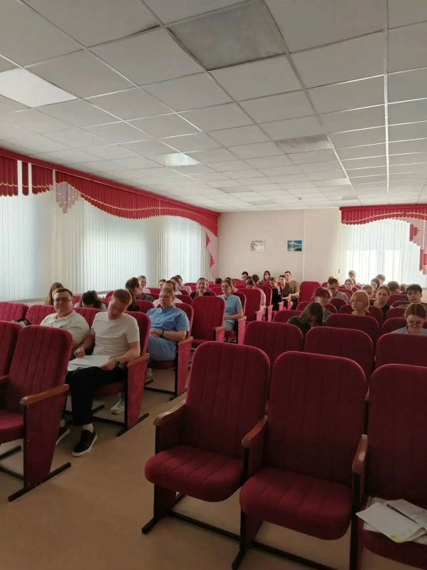 Практика в медицине — это не только работа в отделениях, но и возможность напрямую общаться с руководством больницы, задавать вопросы и получать поддержку на каждом этапе профессионального становления Практика в медицине — это не только работа в отделениях, но и возможность напрямую общаться с руководством больницы, задавать вопросы и получать поддержку на каждом этапе профессионального становления
