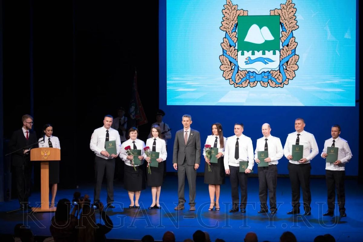 Торжественное мероприятие, посвященное 90-летию образования Государственной инспекции безопасности дорожного движения Курганской области, прошло сегодня в Курганском государственном театре драмы Торжественное мероприятие, посвященное 90-летию образования Государственной инспекции безопасности дорожного движения Курганской области, прошло сегодня в Курганском государственном театре драмы