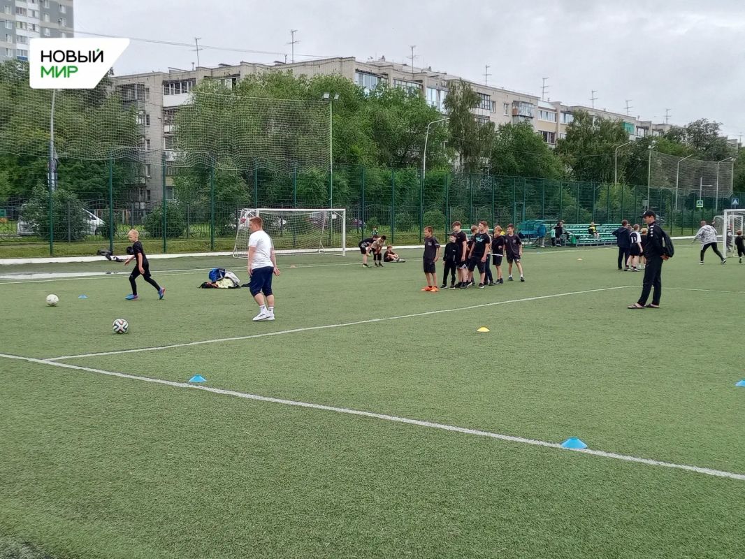 Дождь не помеха: в Кургане торжественно открыли турнир по дворовому футболу Дождь не помеха: в Кургане торжественно открыли турнир по дворовому футболу