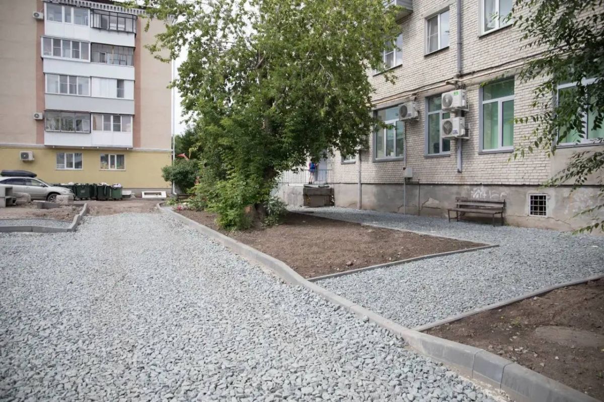 Антон Науменко: Во дворах по улицам Куйбышева и Дзержинского тоже идут работы: на Дзержинского продолжают укладывать щебень, ставить бордюры и планировать территорию; на Куйбышева на следующей неделе при хорошей погоде... Антон Науменко: Во дворах по улицам Куйбышева и Дзержинского тоже идут работы: на Дзержинского продолжают укладывать щебень, ставить бордюры и планировать территорию; на Куйбышева на следующей неделе при хорошей погоде...