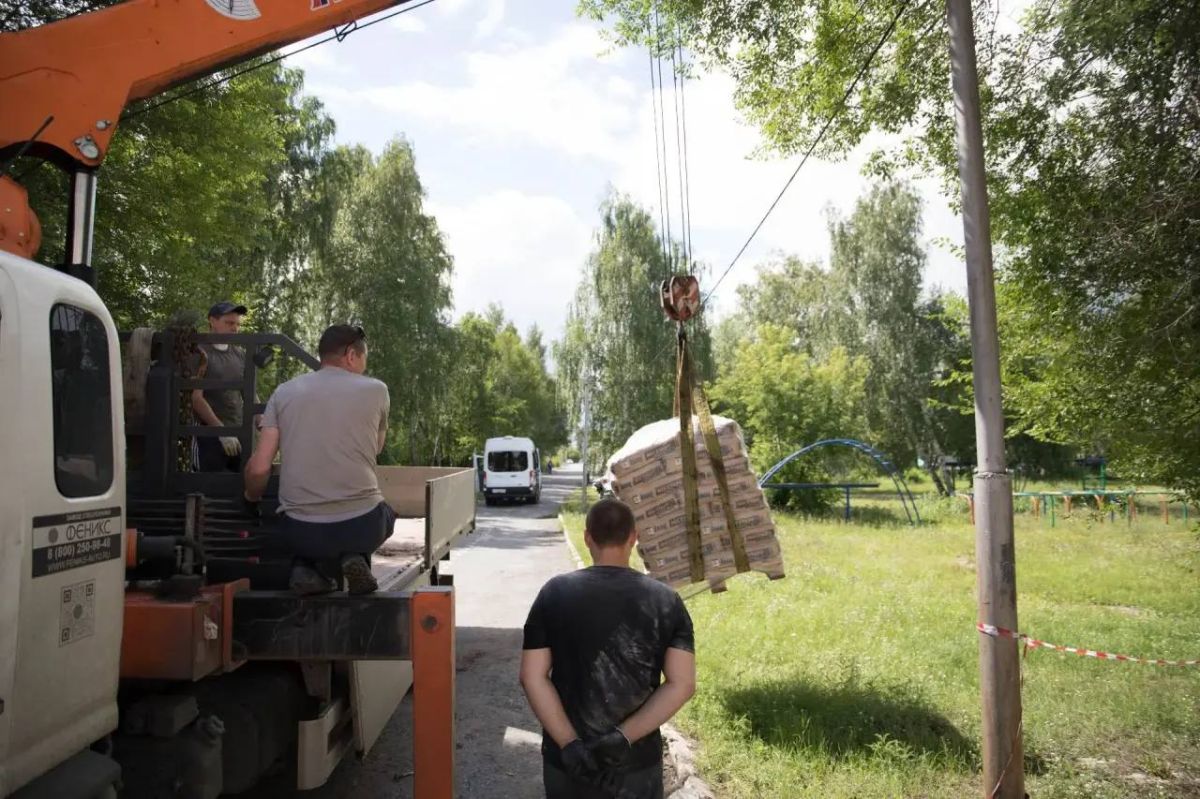 Антон Науменко: Также во время объезда проверили, как идут ремонты школ и детских садов, которые приводятся в порядок при поддержке главы региона в рамках национальных проектов «Семья» и «Молодежь и дети» Антон Науменко: Также во время объезда проверили, как идут ремонты школ и детских садов, которые приводятся в порядок при поддержке главы региона в рамках национальных проектов «Семья» и «Молодежь и дети»