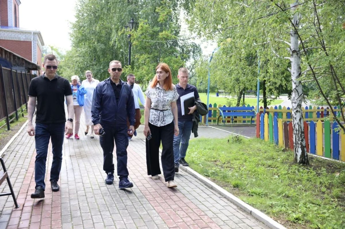 Вадим Шумков: У администрации округа в несколько этапов делали благоустройство - парк, площадь, пешеходный участок улицы Кирова Вадим Шумков: У администрации округа в несколько этапов делали благоустройство - парк, площадь, пешеходный участок улицы Кирова