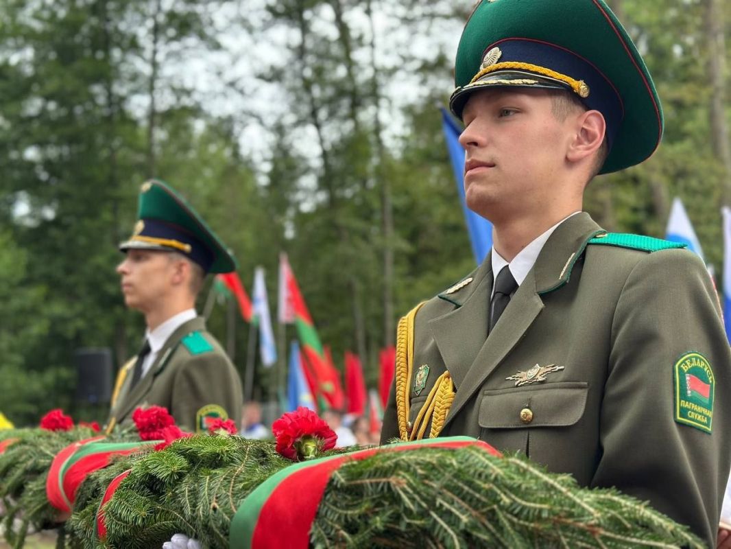 На белорусско-российской границе состоялась международная встреча «Курган Дружбы» На белорусско-российской границе состоялась международная встреча «Курган Дружбы»