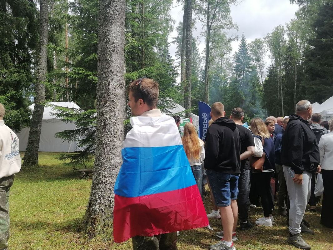 На белорусско-российской границе состоялась международная встреча «Курган Дружбы» На белорусско-российской границе состоялась международная встреча «Курган Дружбы»