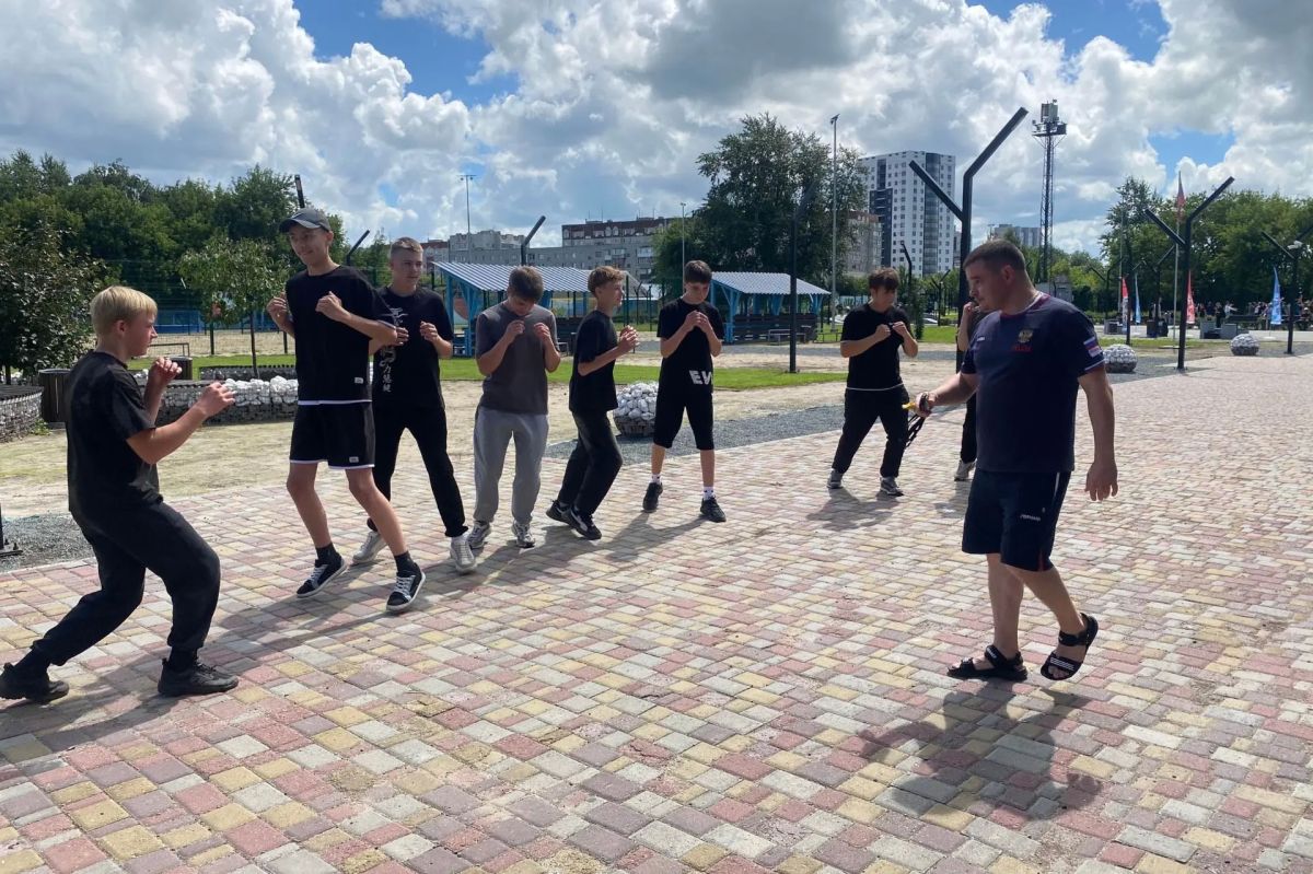 В Кургане продолжается проект «СпортЛето», в рамках которого горожан любого возраста приглашают принять участие в мастер-классах, тренировках и спортивном отдыхе В Кургане продолжается проект «СпортЛето», в рамках которого горожан любого возраста приглашают принять участие в мастер-классах, тренировках и спортивном отдыхе