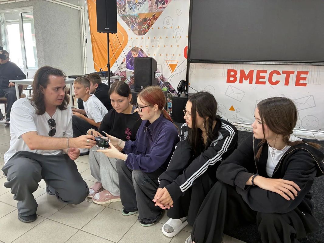 Профильная образовательная смена «Вираж» проходит в эти дни для 140 юных инженеров и авиаторов Курганской области в Комплексе отдыха и развития «Чумляк» Профильная образовательная смена «Вираж» проходит в эти дни для 140 юных инженеров и авиаторов Курганской области в Комплексе отдыха и развития «Чумляк»