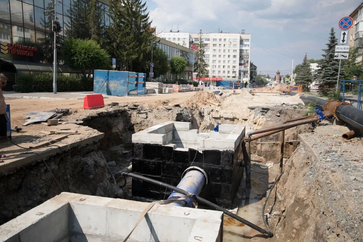 Подрядная организация, выполняющая работы по замене изношенного участка магистральной тепловой сети, проходящей вдоль проспекта М. Голикова, 7 микрорайона и улицы Фарафонова, после завершения работ на перекрёстке Голикова -... Подрядная организация, выполняющая работы по замене изношенного участка магистральной тепловой сети, проходящей вдоль проспекта М. Голикова, 7 микрорайона и улицы Фарафонова, после завершения работ на перекрёстке Голикова -...