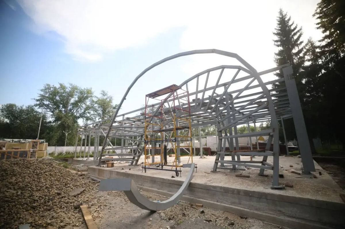 В Центральном парке культуры и отдыха Кургана идет работа над созданием современных и комфортных условий для занятий бегом В Центральном парке культуры и отдыха Кургана идет работа над созданием современных и комфортных условий для занятий бегом