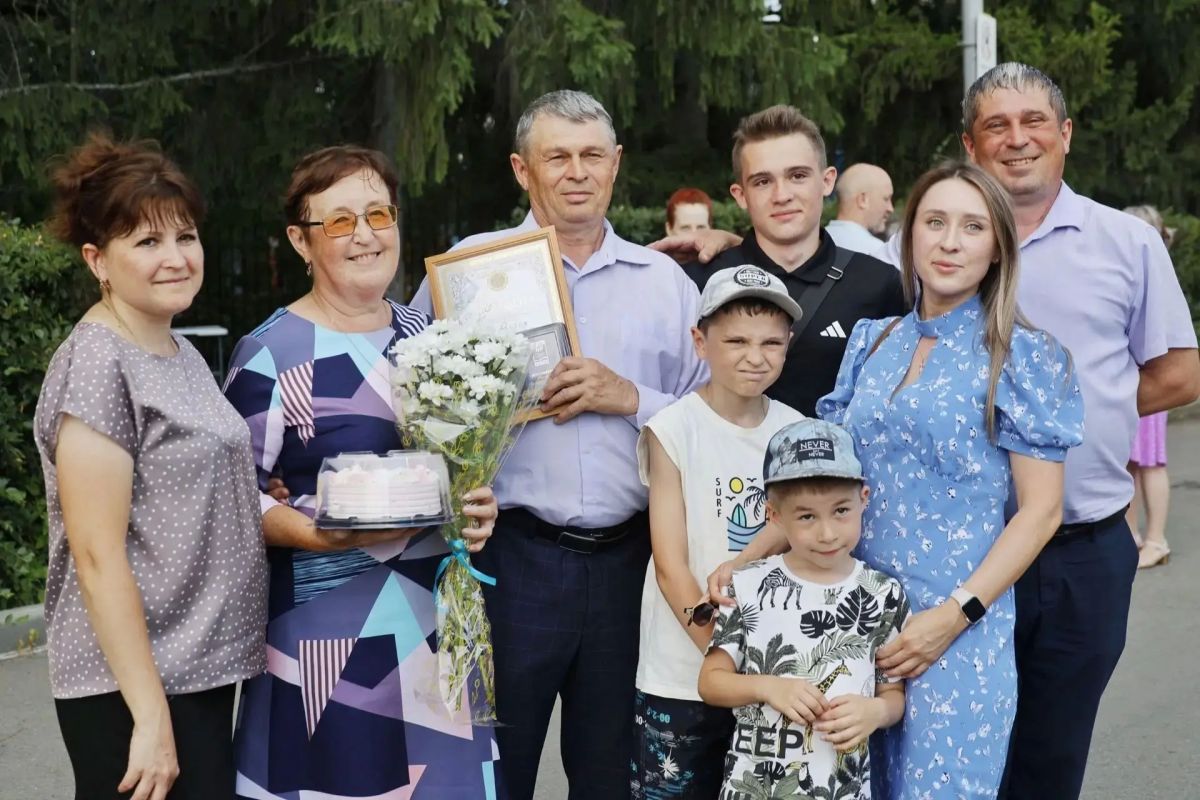 Вадим Шумков: Отдельно сегодня поздравили наши семьи, которые прожили вместе более 40 лет Вадим Шумков: Отдельно сегодня поздравили наши семьи, которые прожили вместе более 40 лет