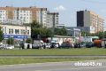 В Кургане перевернулась ассенизаторская машина: впечатляющее ДТП попало на видео