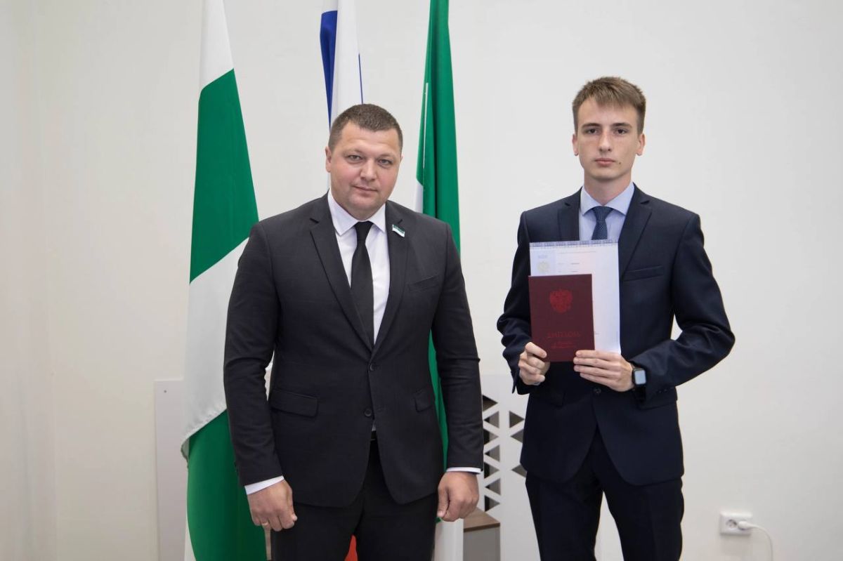 Антон Науменко: Сегодня вручили дипломы выпускникам Курганского филиала РАНХиГС очной и очно-заочной формы обучения направления подготовки «Юриспруденция» и «Государственное и муниципальное управление» Антон Науменко: Сегодня вручили дипломы выпускникам Курганского филиала РАНХиГС очной и очно-заочной формы обучения направления подготовки «Юриспруденция» и «Государственное и муниципальное управление»