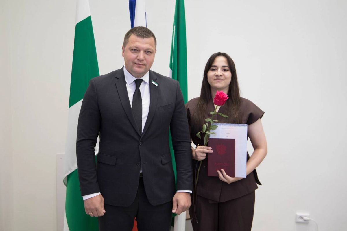 Антон Науменко: Сегодня вручили дипломы выпускникам Курганского филиала РАНХиГС очной и очно-заочной формы обучения направления подготовки «Юриспруденция» и «Государственное и муниципальное управление» Антон Науменко: Сегодня вручили дипломы выпускникам Курганского филиала РАНХиГС очной и очно-заочной формы обучения направления подготовки «Юриспруденция» и «Государственное и муниципальное управление»