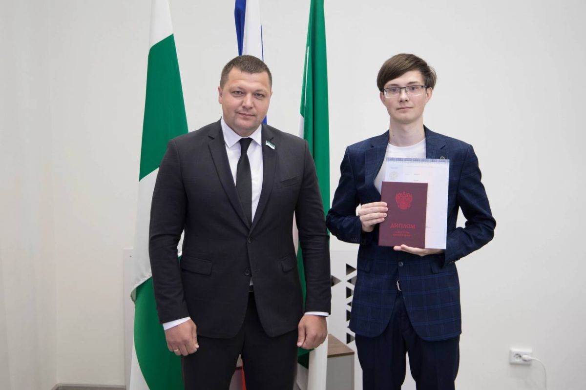 Антон Науменко: Сегодня вручили дипломы выпускникам Курганского филиала РАНХиГС очной и очно-заочной формы обучения направления подготовки «Юриспруденция» и «Государственное и муниципальное управление» Антон Науменко: Сегодня вручили дипломы выпускникам Курганского филиала РАНХиГС очной и очно-заочной формы обучения направления подготовки «Юриспруденция» и «Государственное и муниципальное управление»