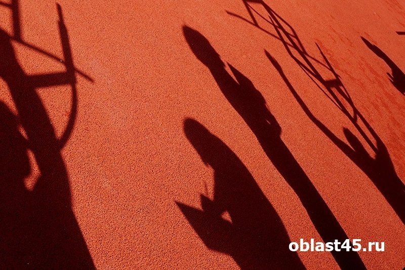 Каждую среду шадринцы бесплатно занимаются йогой в горсаду