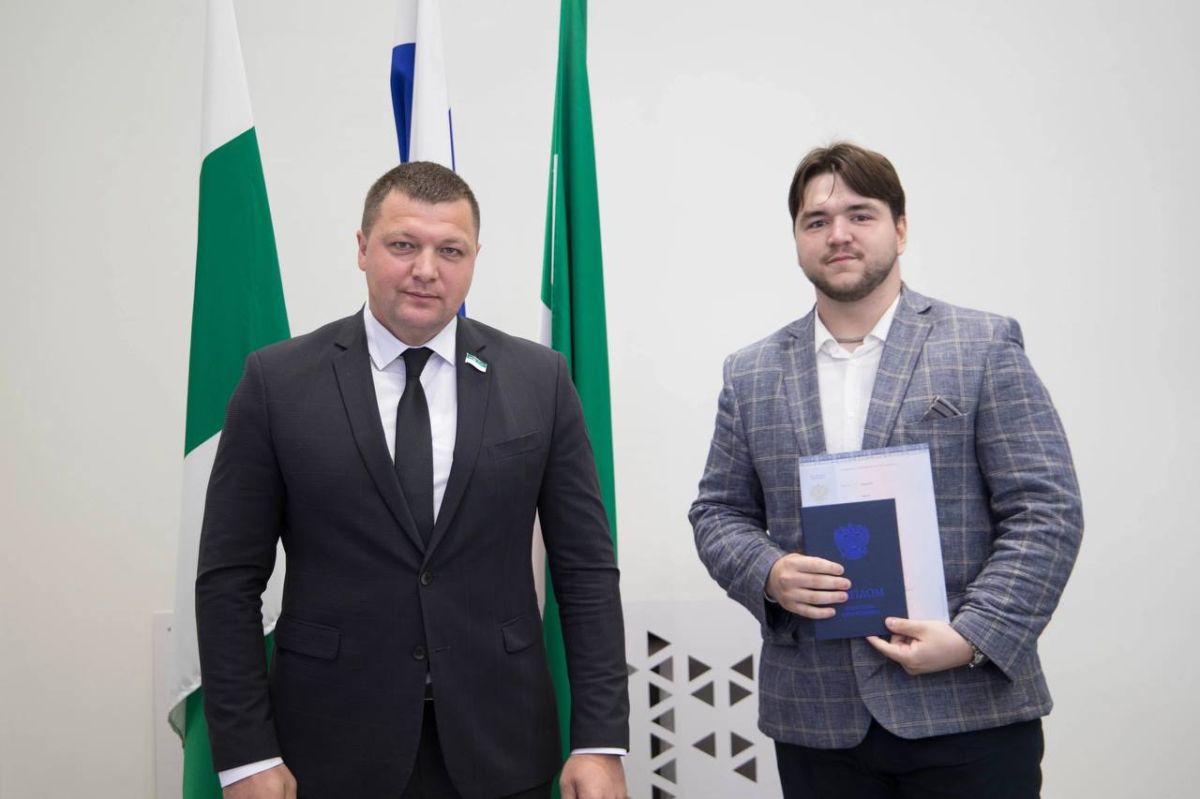 Антон Науменко: Сегодня вручили дипломы выпускникам Курганского филиала РАНХиГС очной и очно-заочной формы обучения направления подготовки «Юриспруденция» и «Государственное и муниципальное управление» Антон Науменко: Сегодня вручили дипломы выпускникам Курганского филиала РАНХиГС очной и очно-заочной формы обучения направления подготовки «Юриспруденция» и «Государственное и муниципальное управление»