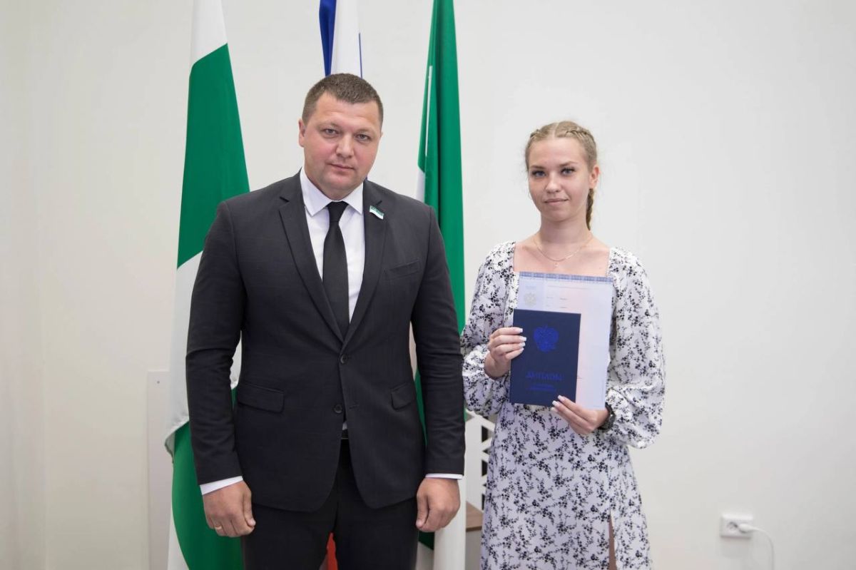Антон Науменко: Сегодня вручили дипломы выпускникам Курганского филиала РАНХиГС очной и очно-заочной формы обучения направления подготовки «Юриспруденция» и «Государственное и муниципальное управление» Антон Науменко: Сегодня вручили дипломы выпускникам Курганского филиала РАНХиГС очной и очно-заочной формы обучения направления подготовки «Юриспруденция» и «Государственное и муниципальное управление»
