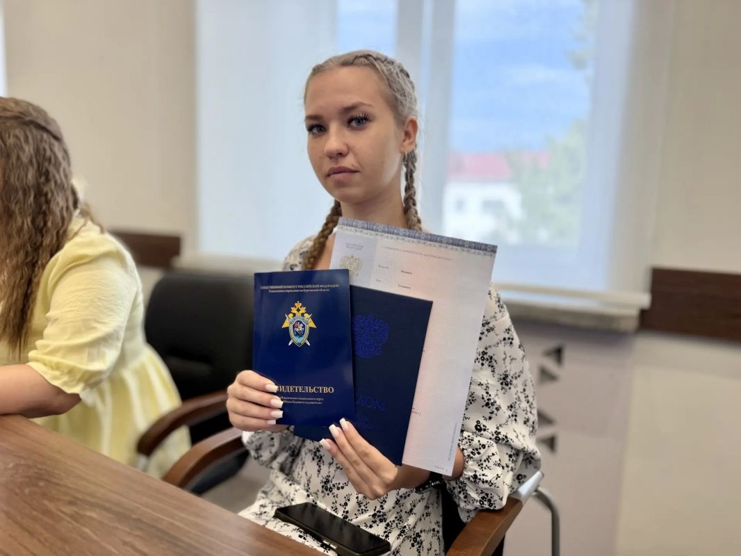 Сотрудники следственного управления приняли участие в церемонии вручения дипломов выпускникам РАНХиГС Сотрудники следственного управления приняли участие в церемонии вручения дипломов выпускникам РАНХиГС