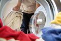 Непревзойденные советы по борьбе с жирными пятнами: как вернуть любимую одежду к жизни