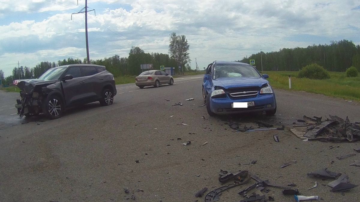 В Курганской области младенец и две женщины пострадали в ДТП на перекрестке