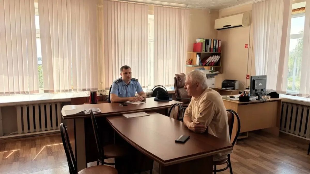 Прокурор Далматовского района выехал в с. Песчано-Коледино, где проверил ход капитального ремонта школы и провел прием сельских жителей Прокурор Далматовского района выехал в с. Песчано-Коледино, где проверил ход капитального ремонта школы и провел прием сельских жителей
