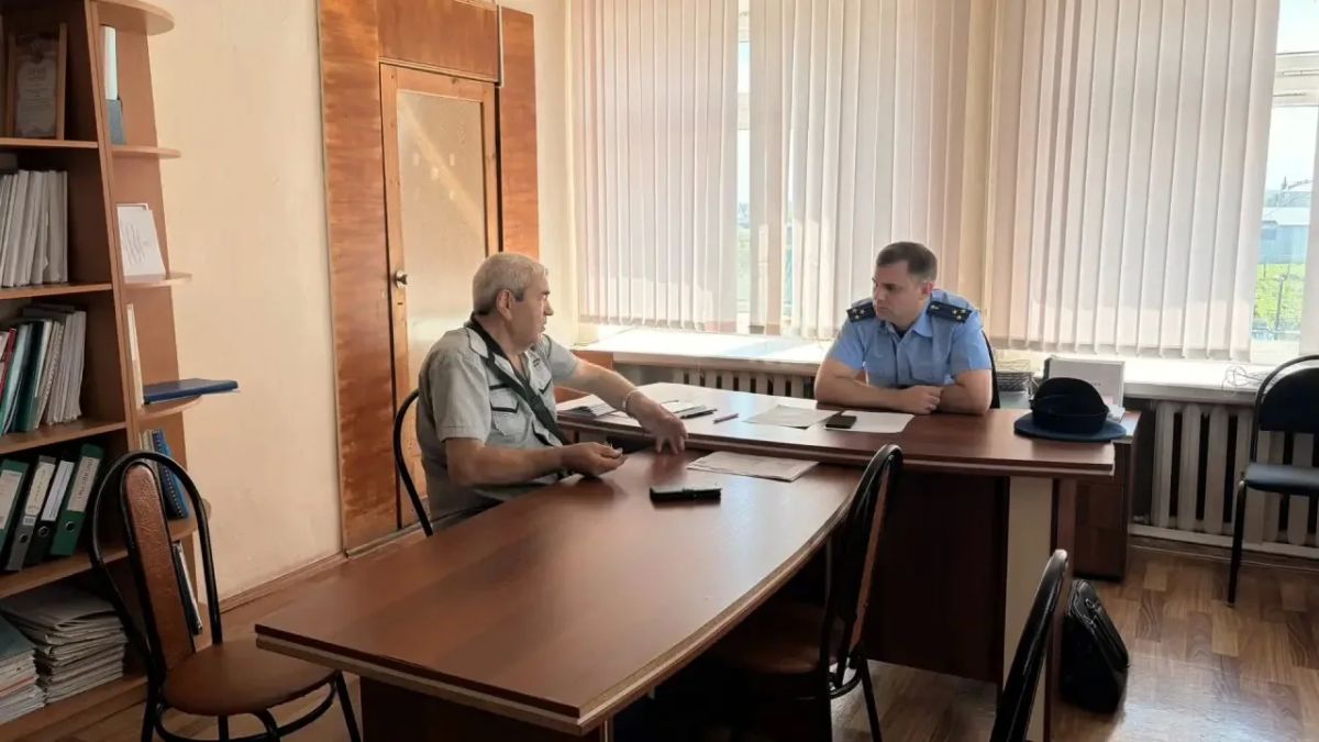 Прокурор Далматовского района выехал в с. Песчано-Коледино, где проверил ход капитального ремонта школы и провел прием сельских жителей Прокурор Далматовского района выехал в с. Песчано-Коледино, где проверил ход капитального ремонта школы и провел прием сельских жителей