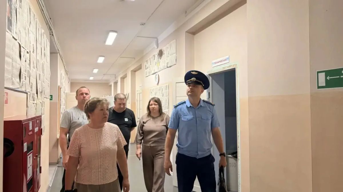 Прокурор Далматовского района выехал в с. Песчано-Коледино, где проверил ход капитального ремонта школы и провел прием сельских жителей Прокурор Далматовского района выехал в с. Песчано-Коледино, где проверил ход капитального ремонта школы и провел прием сельских жителей