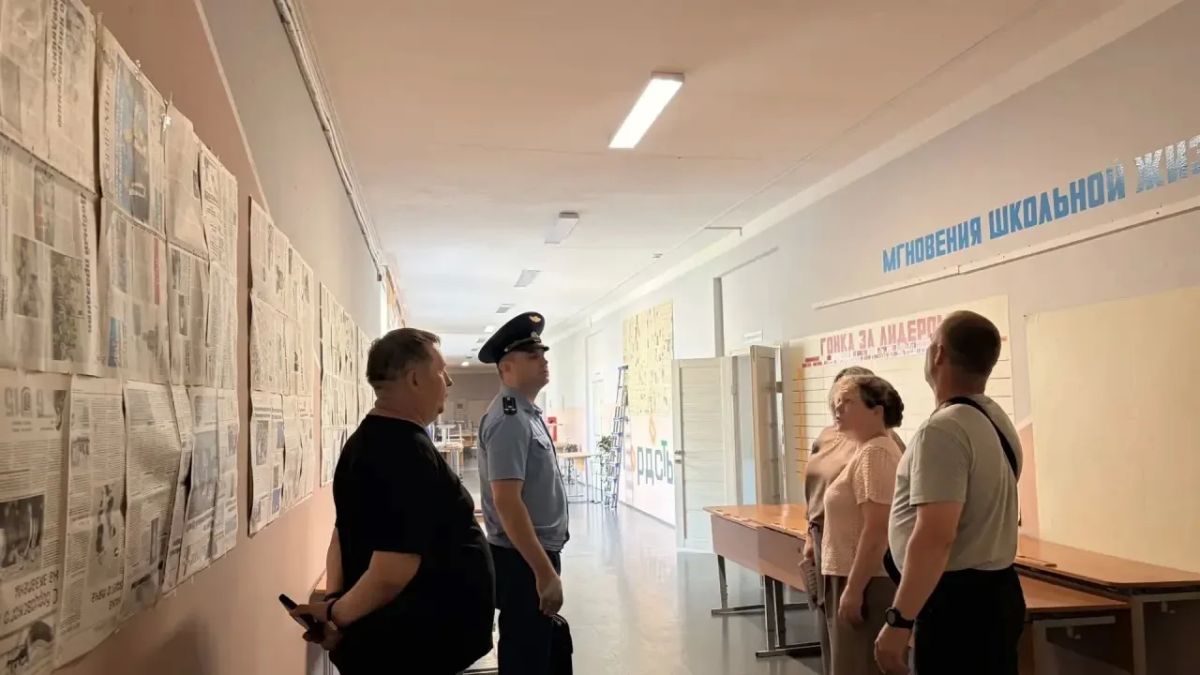 Прокурор Далматовского района выехал в с. Песчано-Коледино, где проверил ход капитального ремонта школы и провел прием сельских жителей Прокурор Далматовского района выехал в с. Песчано-Коледино, где проверил ход капитального ремонта школы и провел прием сельских жителей