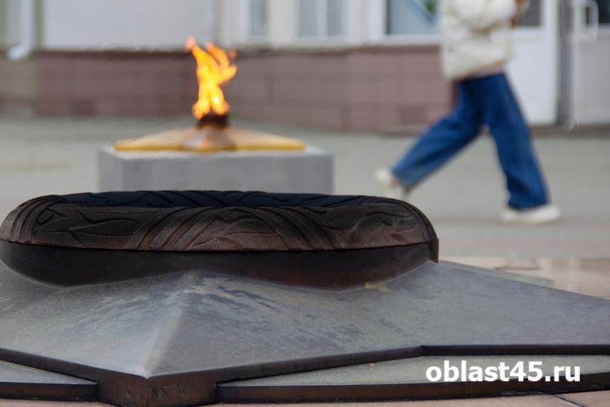 Жительница Кургана отправится в колонию за то, что подкурила от Вечного огня