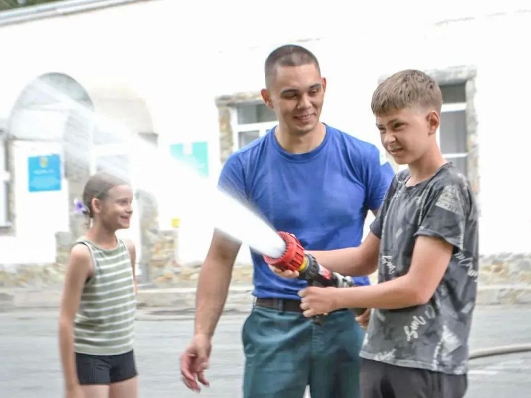 Зауральские огнеборцы провели экскурсию для детей участников СВО Зауральские огнеборцы провели экскурсию для детей участников СВО