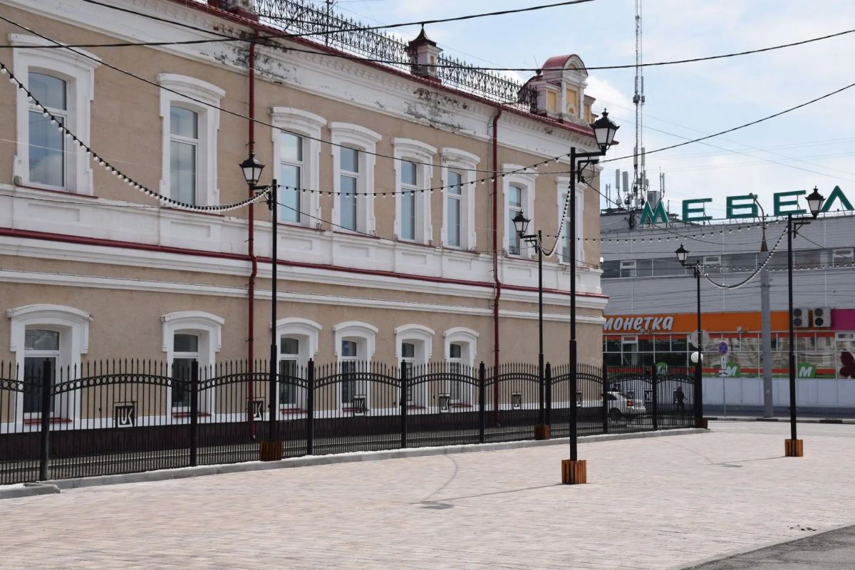 Заехали участники объезда и на новую общественную территорию на пересечении улиц Пролетарская и Советская, где продолжаются работы по благоустройству и продлению пешеходной зоны Заехали участники объезда и на новую общественную территорию на пересечении улиц Пролетарская и Советская, где продолжаются работы по благоустройству и продлению пешеходной зоны