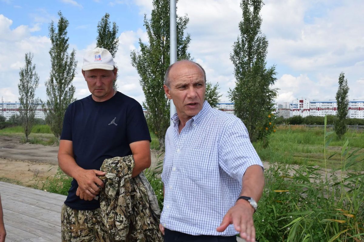 Антон Науменко: В Заозерном, на набережной озера Чёрное, уже завершили монтаж деревянного настила и построили пирсы Антон Науменко: В Заозерном, на набережной озера Чёрное, уже завершили монтаж деревянного настила и построили пирсы