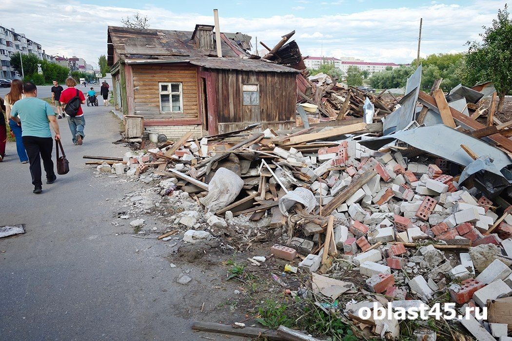 В Кургане возле ЦПКиО снесли последний частный дом