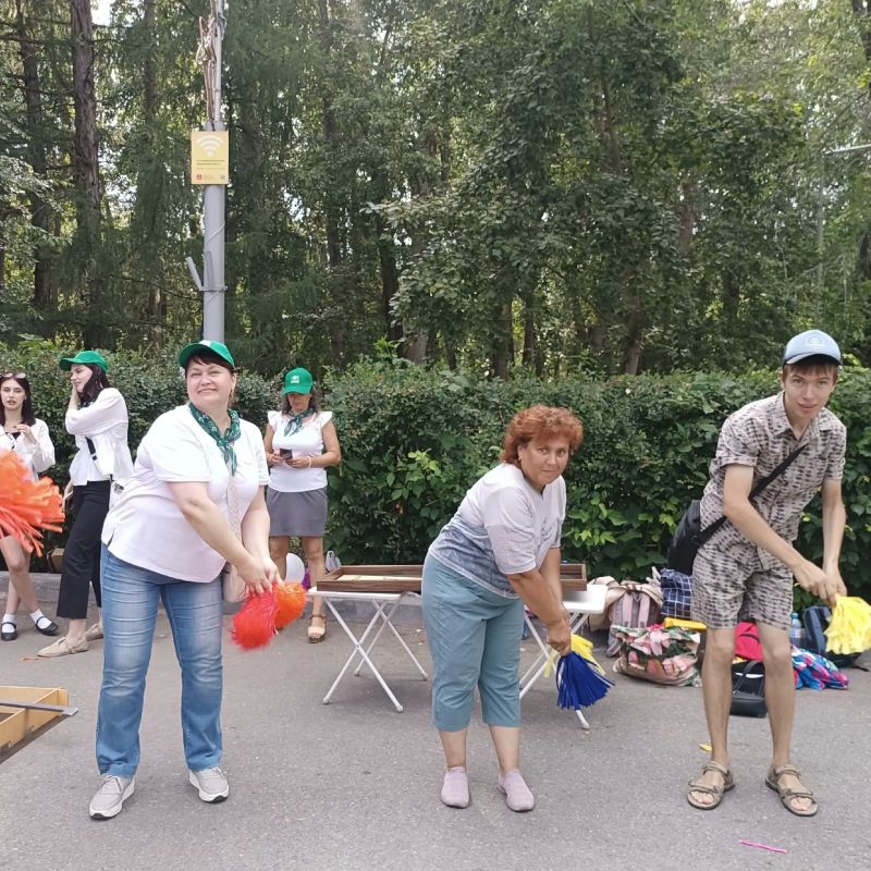17 июля в рамках масштабного семейного праздника — фестиваля «Семья — малая родина» — организации социального обслуживания провели веселые, спортивные, познавательные мероприятия для родителей и их детей 17 июля в рамках масштабного семейного праздника — фестиваля «Семья — малая родина» — организации социального обслуживания провели веселые, спортивные, познавательные мероприятия для родителей и их детей