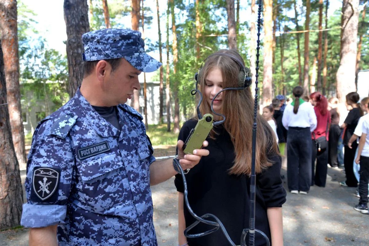 Каникулы с пользой. . В муниципальном загородном лагере имени Н. Островского в рамках Всероссийской акции «Каникулы с Росгвардией» в Курганской области состоялась встреча представителей территориального управления... Каникулы с пользой. . В муниципальном загородном лагере имени Н. Островского в рамках Всероссийской акции «Каникулы с Росгвардией» в Курганской области состоялась встреча представителей территориального управления...