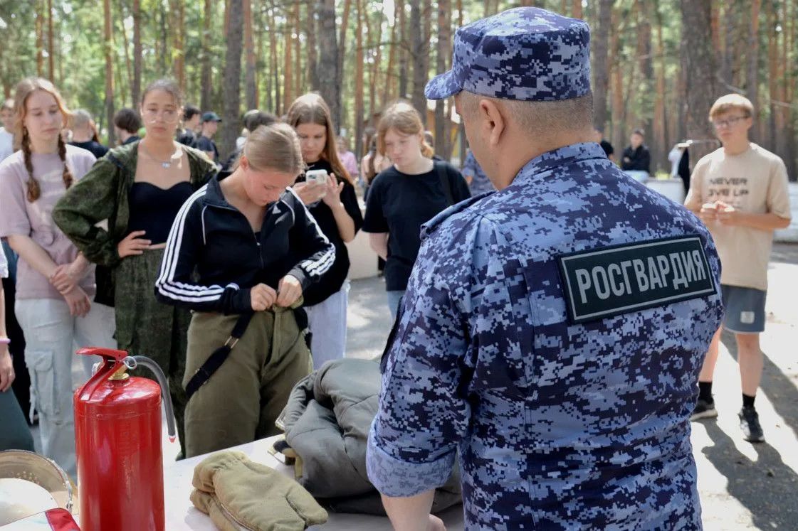 Каникулы с пользой. . В муниципальном загородном лагере имени Н. Островского в рамках Всероссийской акции «Каникулы с Росгвардией» в Курганской области состоялась встреча представителей территориального управления... Каникулы с пользой. . В муниципальном загородном лагере имени Н. Островского в рамках Всероссийской акции «Каникулы с Росгвардией» в Курганской области состоялась встреча представителей территориального управления...