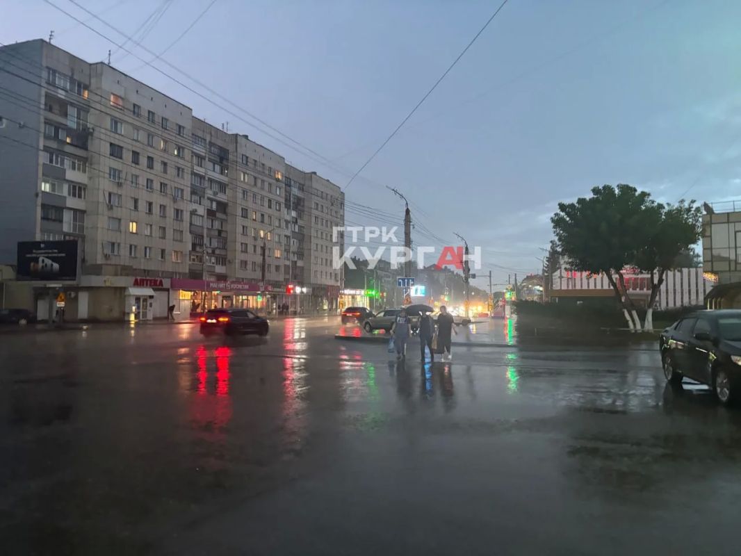 Передышка перед жарой: гуляем по ночному и дождливому Кургану Передышка перед жарой: гуляем по ночному и дождливому Кургану