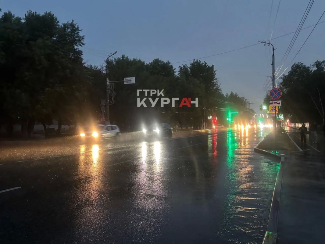 Передышка перед жарой: гуляем по ночному и дождливому Кургану Передышка перед жарой: гуляем по ночному и дождливому Кургану