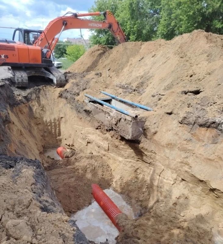 В г. Далматово при поддержке губернатора области Вадима Шумкова и партии «Единая Россия» продолжаются работы по капитальному ремонту канализационного коллектора по ул. 8 Марта. Финансирование обеспечено за счёт областных... В г. Далматово при поддержке губернатора области Вадима Шумкова и партии «Единая Россия» продолжаются работы по капитальному ремонту канализационного коллектора по ул. 8 Марта. Финансирование обеспечено за счёт областных...