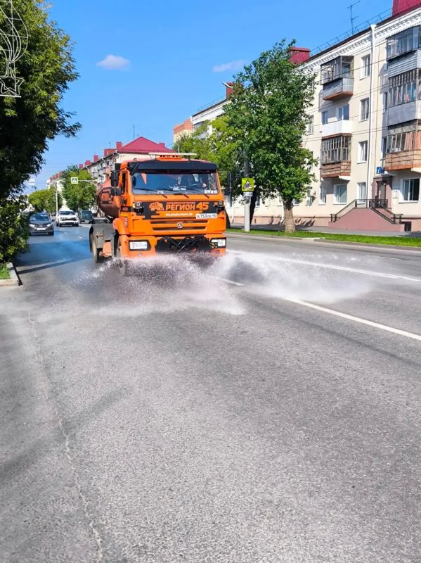 В знойные дни дорожное покрытие сильно перегревается, из-за чего повышается риск его деформации В знойные дни дорожное покрытие сильно перегревается, из-за чего повышается риск его деформации