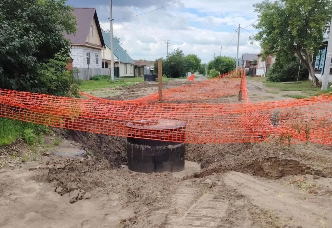 В г. Далматово при поддержке губернатора области Вадима Шумкова и партии «Единая Россия» продолжаются работы по капитальному ремонту канализационного коллектора по ул. 8 Марта. Финансирование обеспечено за счёт областных... В г. Далматово при поддержке губернатора области Вадима Шумкова и партии «Единая Россия» продолжаются работы по капитальному ремонту канализационного коллектора по ул. 8 Марта. Финансирование обеспечено за счёт областных...