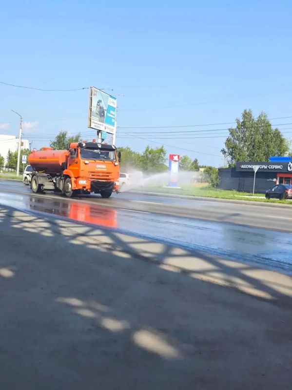 В знойные дни дорожное покрытие сильно перегревается, из-за чего повышается риск его деформации В знойные дни дорожное покрытие сильно перегревается, из-за чего повышается риск его деформации