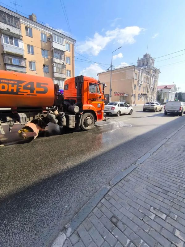 В знойные дни дорожное покрытие сильно перегревается, из-за чего повышается риск его деформации В знойные дни дорожное покрытие сильно перегревается, из-за чего повышается риск его деформации