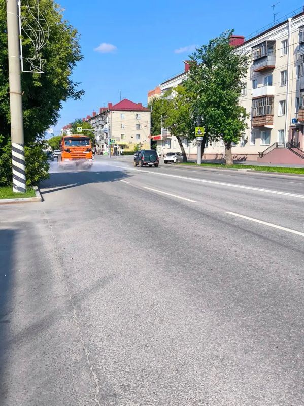В знойные дни дорожное покрытие сильно перегревается, из-за чего повышается риск его деформации В знойные дни дорожное покрытие сильно перегревается, из-за чего повышается риск его деформации