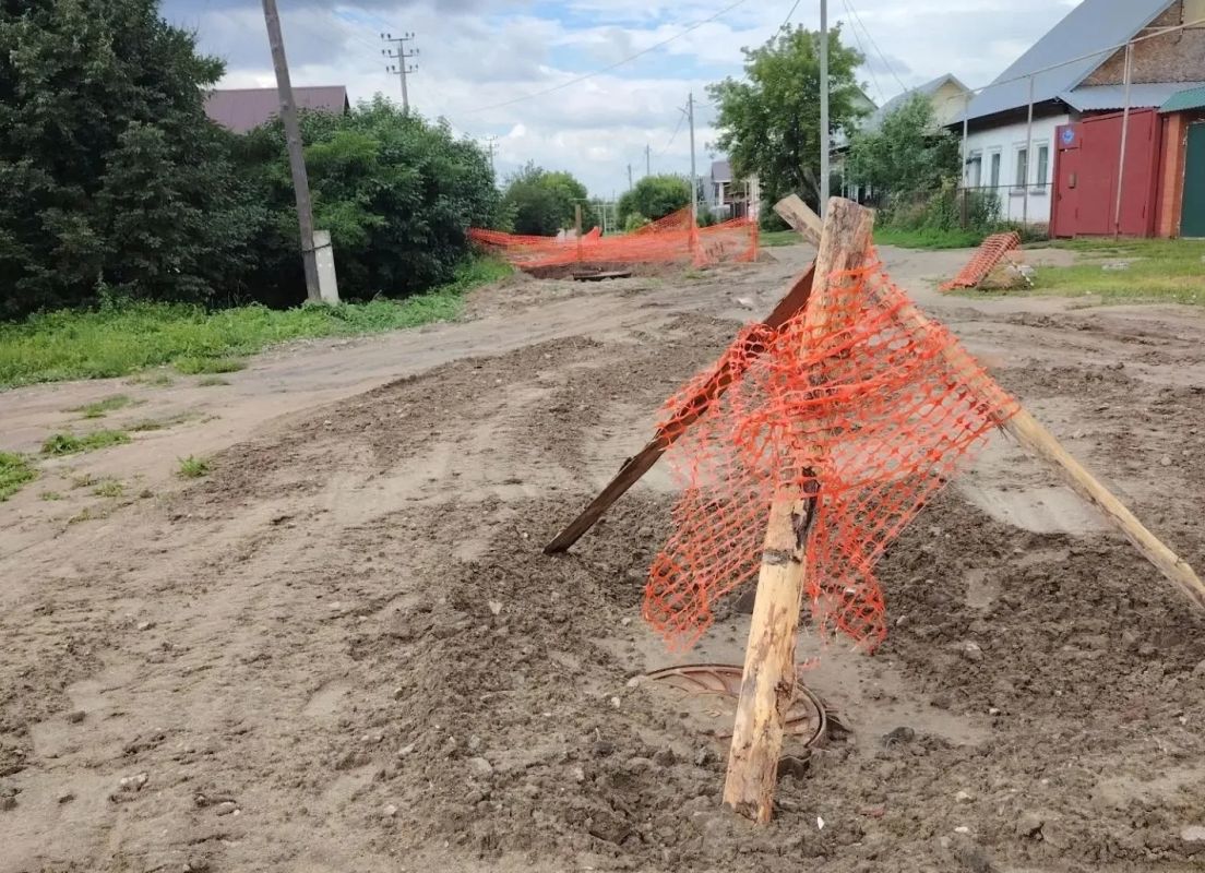 В г. Далматово при поддержке губернатора области Вадима Шумкова и партии «Единая Россия» продолжаются работы по капитальному ремонту канализационного коллектора по ул. 8 Марта. Финансирование обеспечено за счёт областных... В г. Далматово при поддержке губернатора области Вадима Шумкова и партии «Единая Россия» продолжаются работы по капитальному ремонту канализационного коллектора по ул. 8 Марта. Финансирование обеспечено за счёт областных...