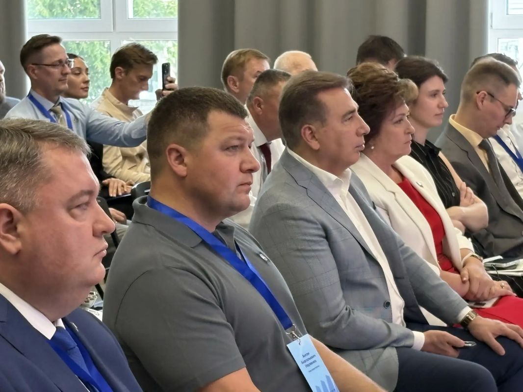 Антон Науменко: В рамках деловой программы праздника приняли участие в выездном заседании ассоциации «Города Урала», где вместе с коллегами - главами городов Уральского федерального округа и центральной России обсудили... Антон Науменко: В рамках деловой программы праздника приняли участие в выездном заседании ассоциации «Города Урала», где вместе с коллегами - главами городов Уральского федерального округа и центральной России обсудили...