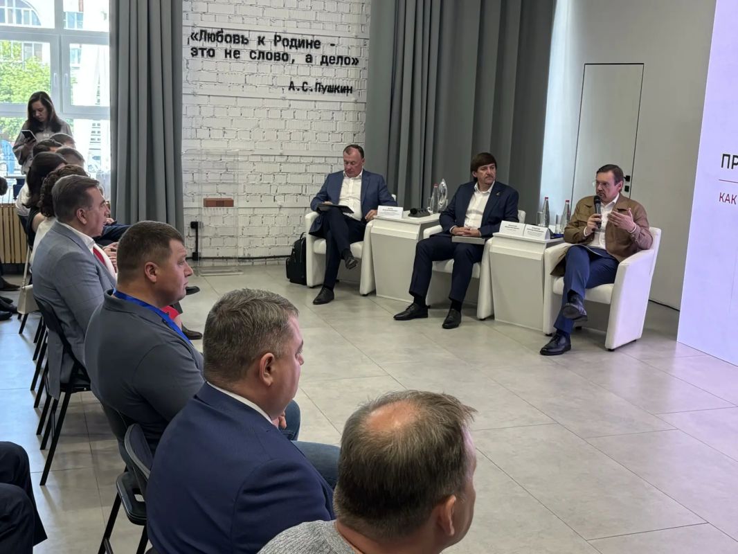Антон Науменко: В рамках деловой программы праздника приняли участие в выездном заседании ассоциации «Города Урала», где вместе с коллегами - главами городов Уральского федерального округа и центральной России обсудили... Антон Науменко: В рамках деловой программы праздника приняли участие в выездном заседании ассоциации «Города Урала», где вместе с коллегами - главами городов Уральского федерального округа и центральной России обсудили...